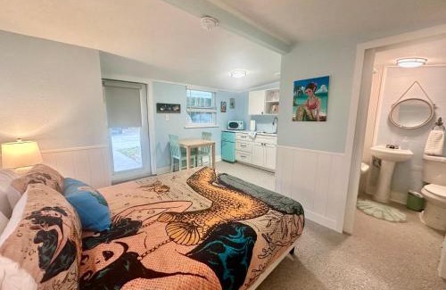 Weeki Wachee Gardens Hotel | Neptune's Grotto Old Florida Adventure Retreat