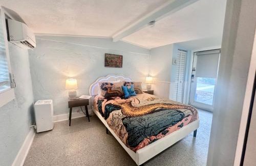 Weeki Wachee Gardens Hotel | Neptune's Grotto Old Florida Adventure Retreat
