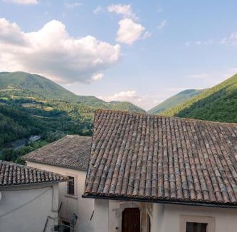 Sant'Anatolia di Narco House | Nera Apartments