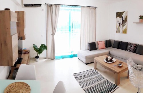 Loutraki-Agioi Theodoroi Apartment | Neraidas home on the sea