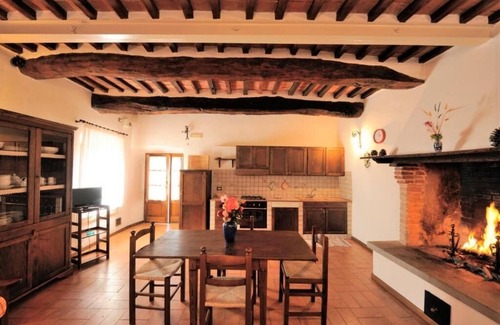 Passignano sul Trasimeno Apartment | Nerella Three-Bedroom House for 8 people - first floor with stairs