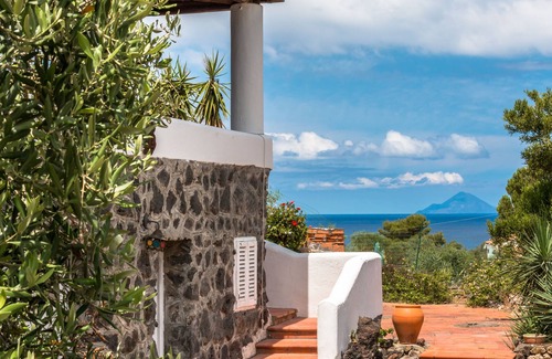 Vulcanello Villa | NERO DI CENERE, AEOLIAN STYLE VILLA ON THE VOLCANO ISLAND