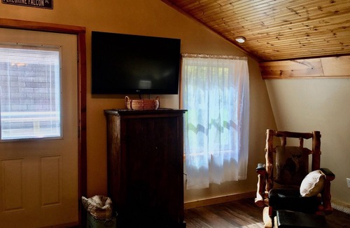 Westford Apartment | Nestled among the trees, perched and tucked away is Peregrine's Perch