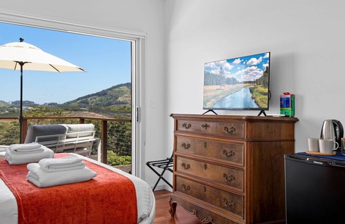 Korora House | Nestled at the top of the mountain - Ciao Korora overlooks the ocean with magnificent views.