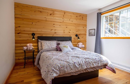 Saint Donat Ski Chalet | Nestled amidst the breathtaking beauty of a mountainous landscape.