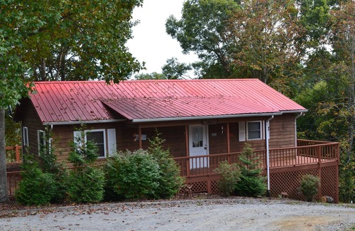 Grassy Creek Cabin | Nestled high in the Appalachian Mountains!