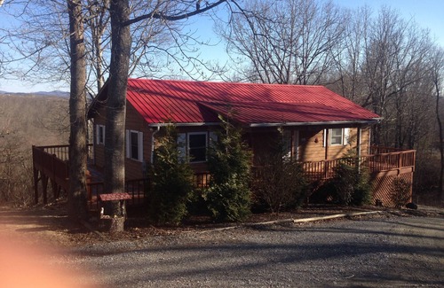 Grassy Creek Cabin | Nestled high in the Appalachian Mountains!