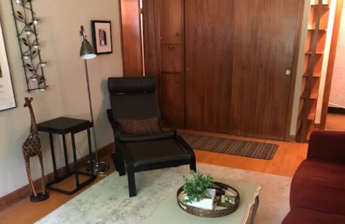 London Apartment | Nestled in nature; 2BD apt. in artist & writer's home