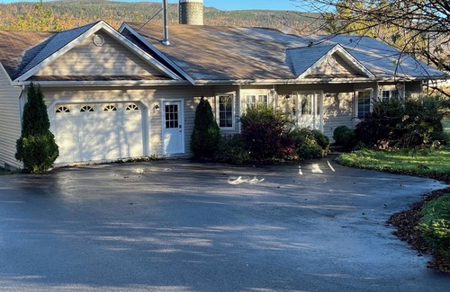 Little Rapids House | Nestled in the beautiful Humber Valley, come in and relax!
