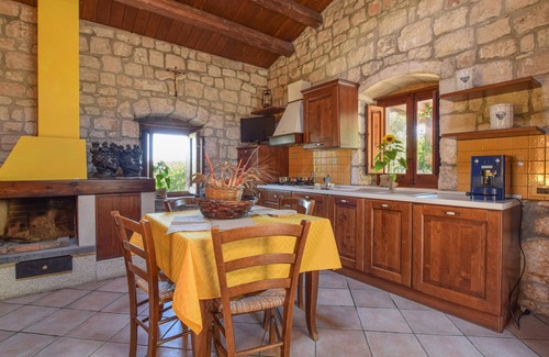 Pietre Nere San Zagaria House | Nestled in the characteristic landscape around Modica awaits you this beautiful vacation home.