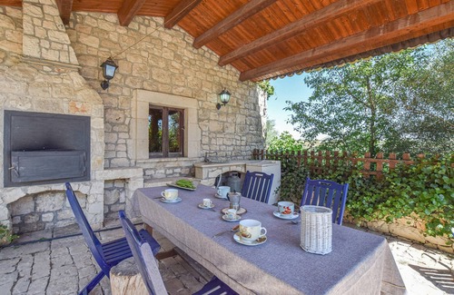 Pietre Nere San Zagaria House | Nestled in the characteristic landscape around Modica awaits you this beautiful vacation home.