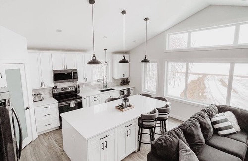 Lac du Bonnet House | Nestled on 80 acers of private land, only a 5 Min Drive to Water, Pet Friendly