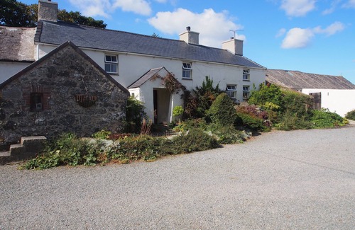 Llanerchymedd Cottage | Nestling in a quiet corner of Anglesey - beautiful traditional Welsh cottage.