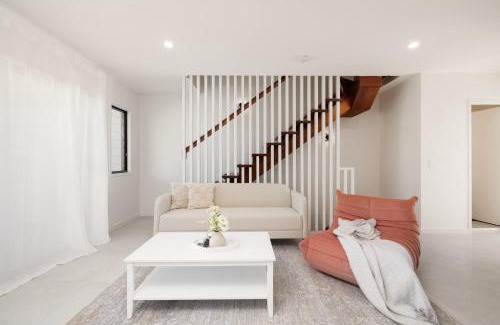 Southport House | Netflix Brand new 4BR Fast NBN AC Free Parking