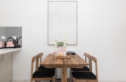 Southport House | Netflix Brand new 4BR Fast NBN AC Free Parking