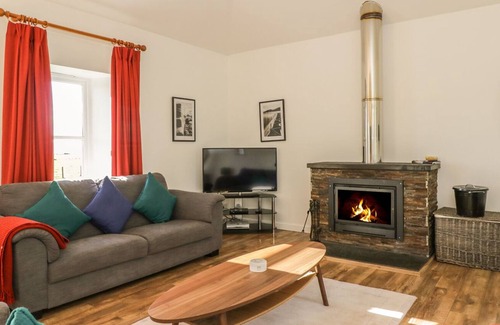 Rothesay Cottage | NETHER STRAVANNAN SOUTH, pet friendly in Rothesay, Isle Of Bute