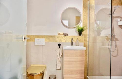 Innenstadt-West Apartment | NEU modernes Apartment in Top Lage, free Parking max 1,65m Höhe und 1,8m Breite