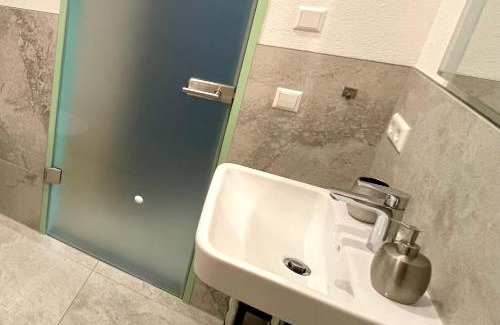 Pforzheim Apartment | Neu wunderschönenes weißes Apartament am Schlössle Zentrum Goldstadt