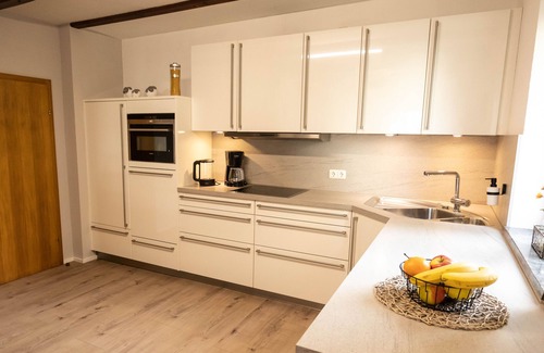 Wildflecken Apartment | Neue, Gemütliche Ferienwohnung mit Großer Terrasse