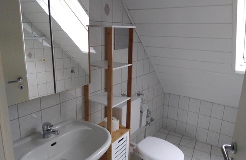 Niederdorfelden Apartment | Neue Möblierte Wohnung mit Separatem Eingang, Nahe zum Bahnhof Nach Frankfurt