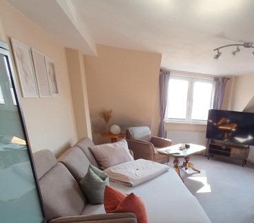 Schwerin Apartment | Neumühler Hof- Ferienwohnung "Thomas" 3 Zimmer,3 Bäder mit Dusche, kostenfreie Parkplätze vor dem Haus