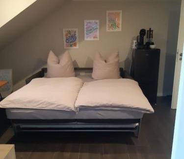 Schwerin Apartment | Neumühler Hof - moderne Ferienwohnung "Janica" mit entspannte Lage, kurze Fahrt zur Stadt mit kostenfreien Wlan und Netflix