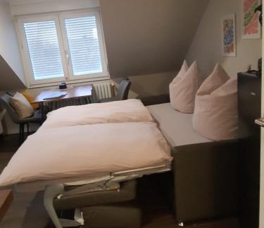 Schwerin Apartment | Neumühler Hof - moderne Ferienwohnung "Janica" mit entspannte Lage, kurze Fahrt zur Stadt mit kostenfreien Wlan und Netflix