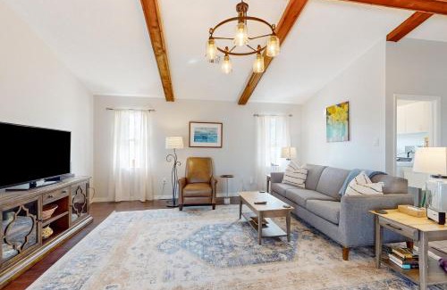 Englewood East House | Neverending Paradise