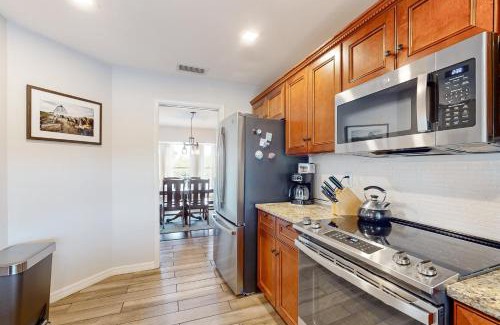 Englewood East House | Neverending Paradise