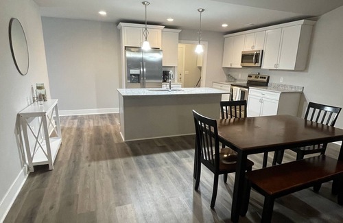 Lake Mills House | New 1/2 Duplex near Brewery
