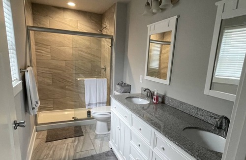 Lake Mills House | New 1/2 Duplex near Brewery
