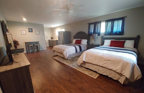Milam Apartment | New 1 Bed 1 Bath Apartment with private Boat Slip/Full Kitchen/ Laundry Room