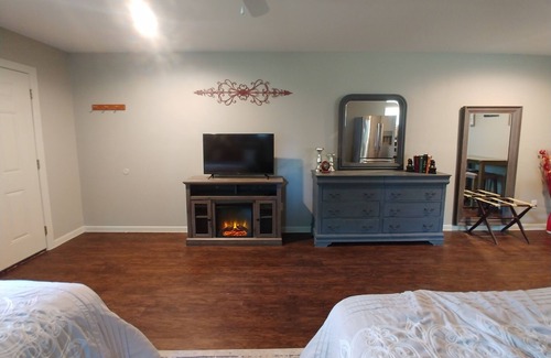 Milam Apartment | New 1 Bed 1 Bath Apartment with private Boat Slip/Full Kitchen/ Laundry Room