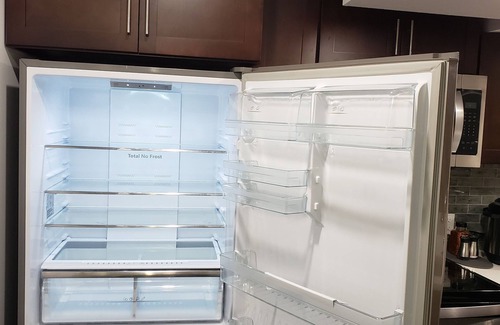 Southwest Edmonton House | New 1 bed Suite with Wifi, Netflix, Smart Lock