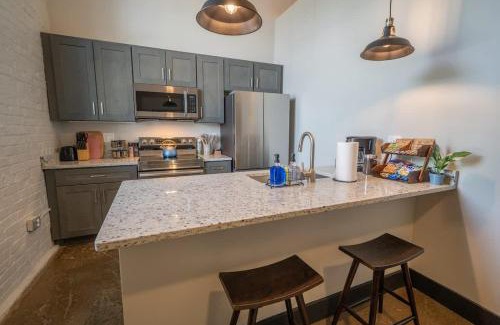Buchanan Apartment | New 1 Bedroom Apartment Near Brewery - River - Downtown