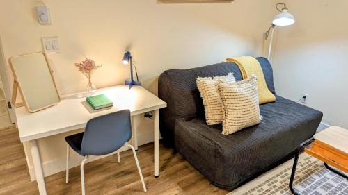 Lynn Valley House | New 1 bedroom suite North Vancouver