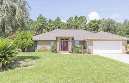 Navarre House | ~NEW~1 min to Bay~8 Mins to Beach~Private Pool~Super relaxing beach theme