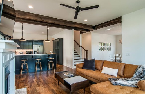 Shelby Hills House | NEW-10 Min to Broadway-Rooftop-Family Friendly-Elegant-Peaceful East Nashville