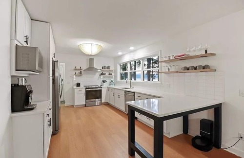 Wise House | NEW💥180 Degree Views! On the Point💥 Large Dock, Amazing Fishing💥Renovated!