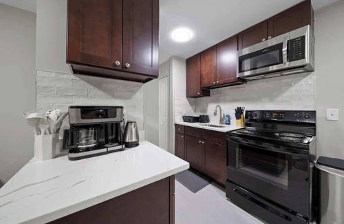 Hazel Park Apartment | New 1BD Apartment Near Ferndale