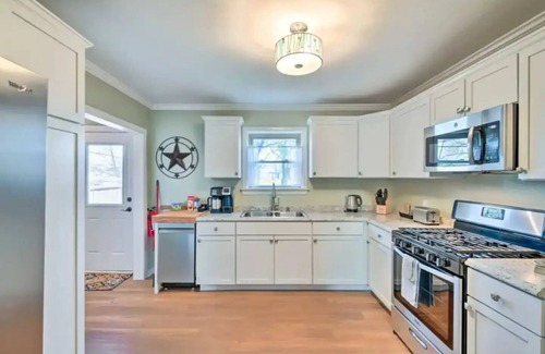 South Arlington House | NEW! ~1mi AT&T Stadium, Globe Life Field, Golf, Six Flags, UTA, DownTown
