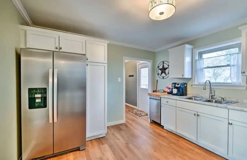 South Arlington House | NEW! ~1mi AT&T Stadium, Globe Life Field, Golf, Six Flags, UTA, DownTown