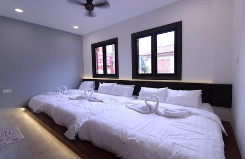 Jonker Walk House | New! 1min to JonkerStreet Melaka loft 4BR 11 PAX