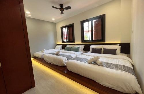 Jonker Walk House | New! 1min to JonkerStreet Melaka loft 4BR 11 PAX