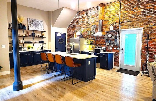 Sandusky House | New 1st Floor Apt in Downtown Sandusky!