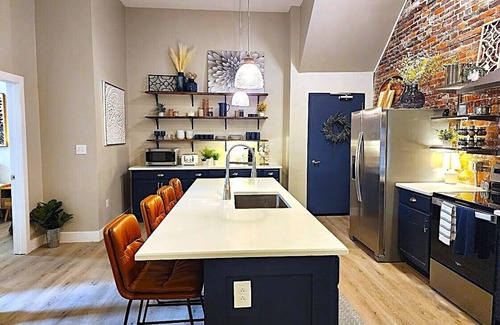 Sandusky House | New 1st Floor Apt in Downtown Sandusky!