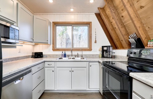 Wright City Ski Chalet | NEW! 2/1.5 Chalet, Outdoor Oasis tucked away on Turrach lake