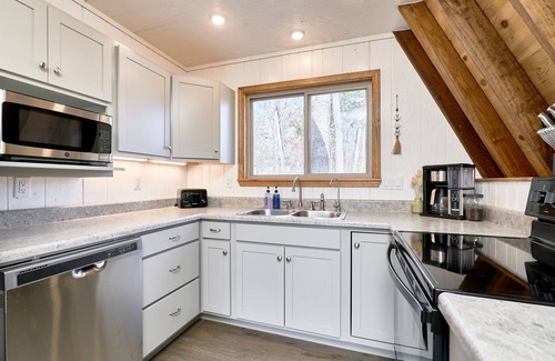 Wright City Ski Chalet | NEW! 2/1.5 Chalet, Outdoor Oasis tucked away on Turrach lake