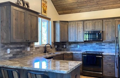 Strawberry House | NEW 2+ Acres, Charming Home with a View!
