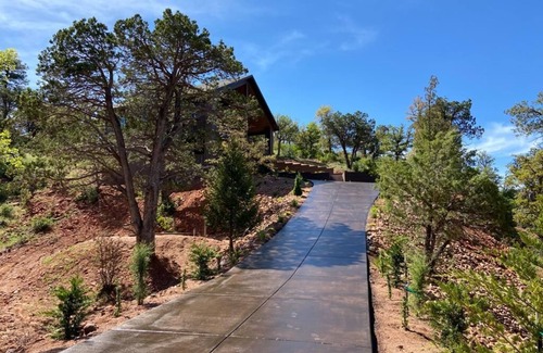 Strawberry House | NEW 2+ Acres, Charming Home with a View!